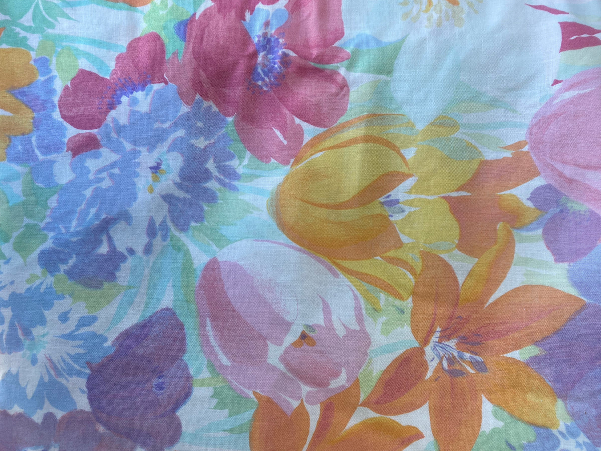 Blommigt tyg / gardinlängder i finaste färger