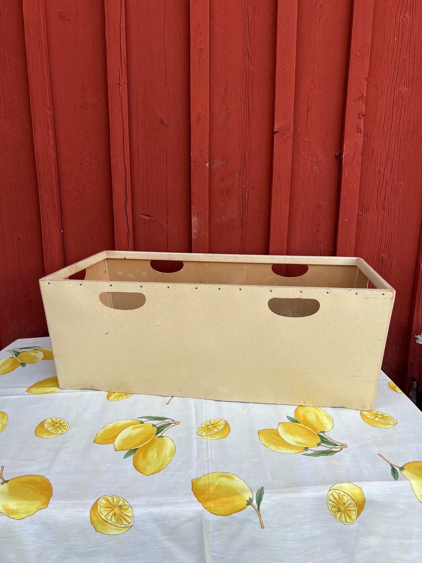 Stor förvaringslåda i ljusgult