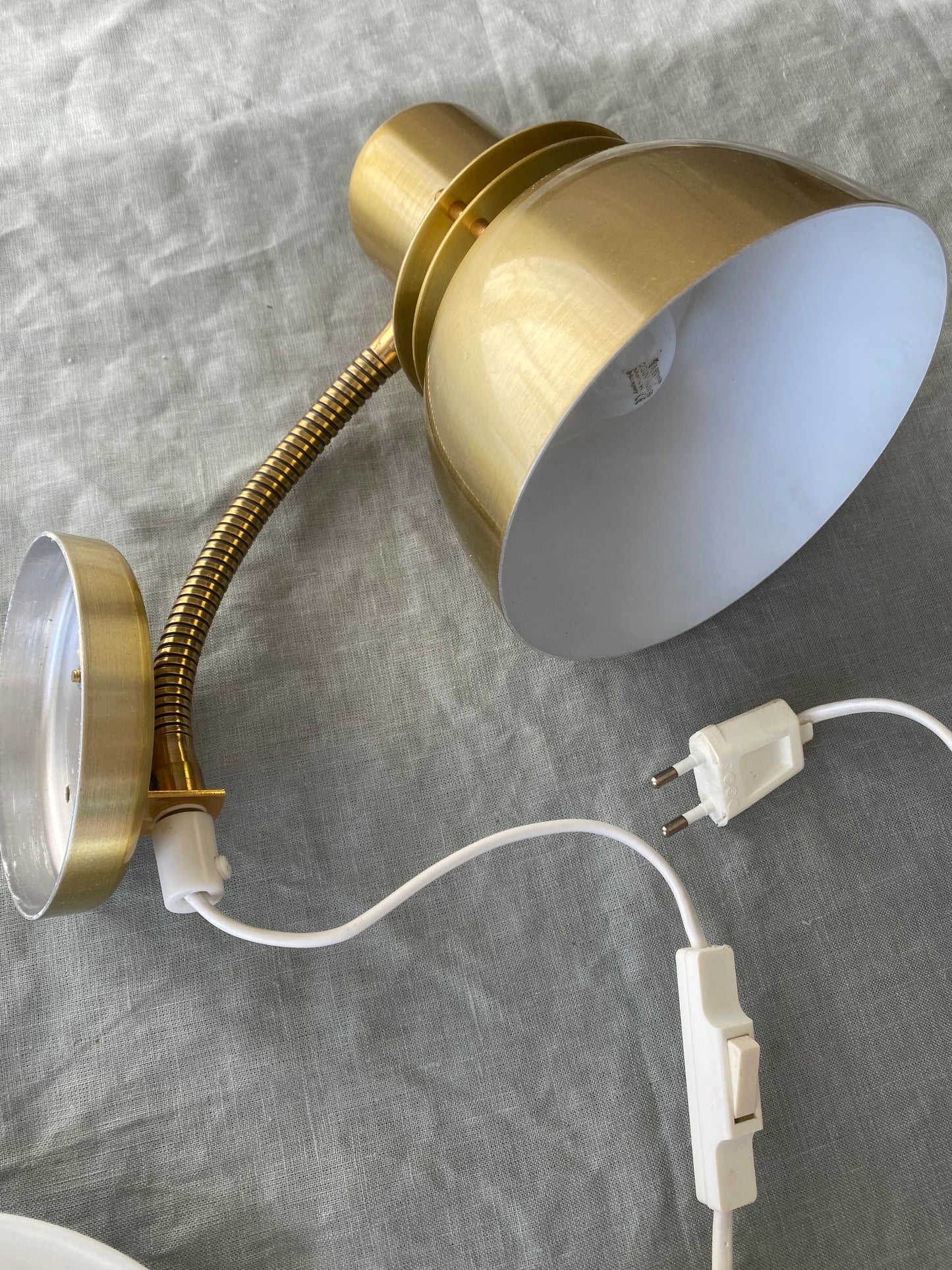 Vägglampa i mässing