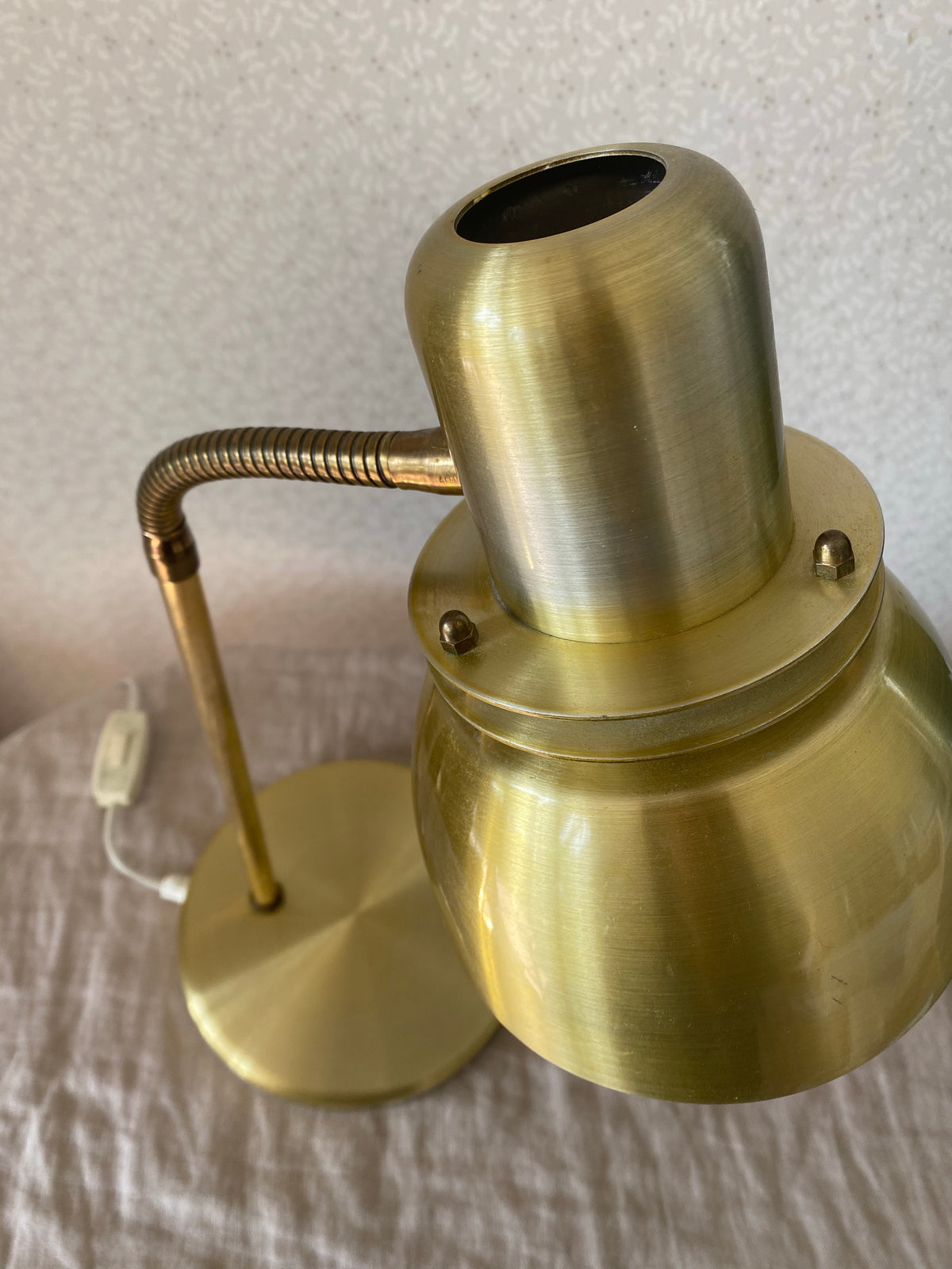 Bordslampa i mässing - fraktas nu!