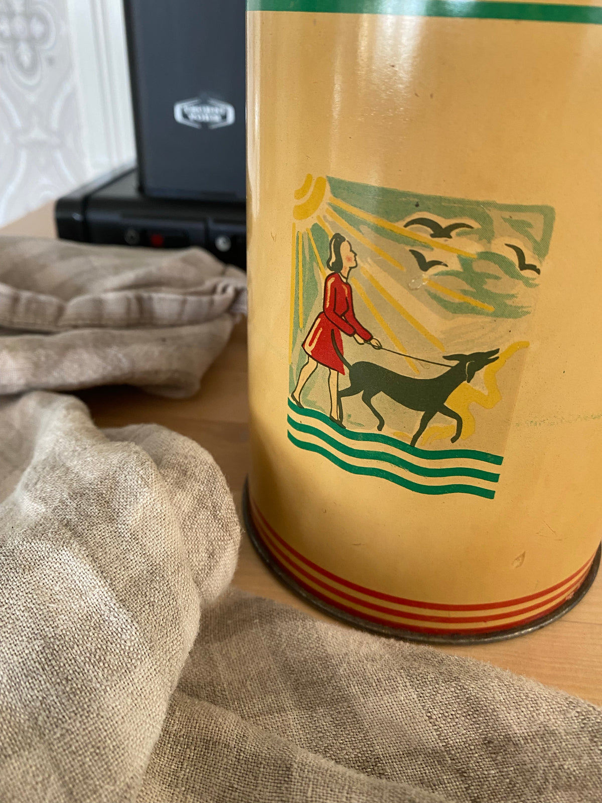 Plåtburk - Kärnkaffe solgul