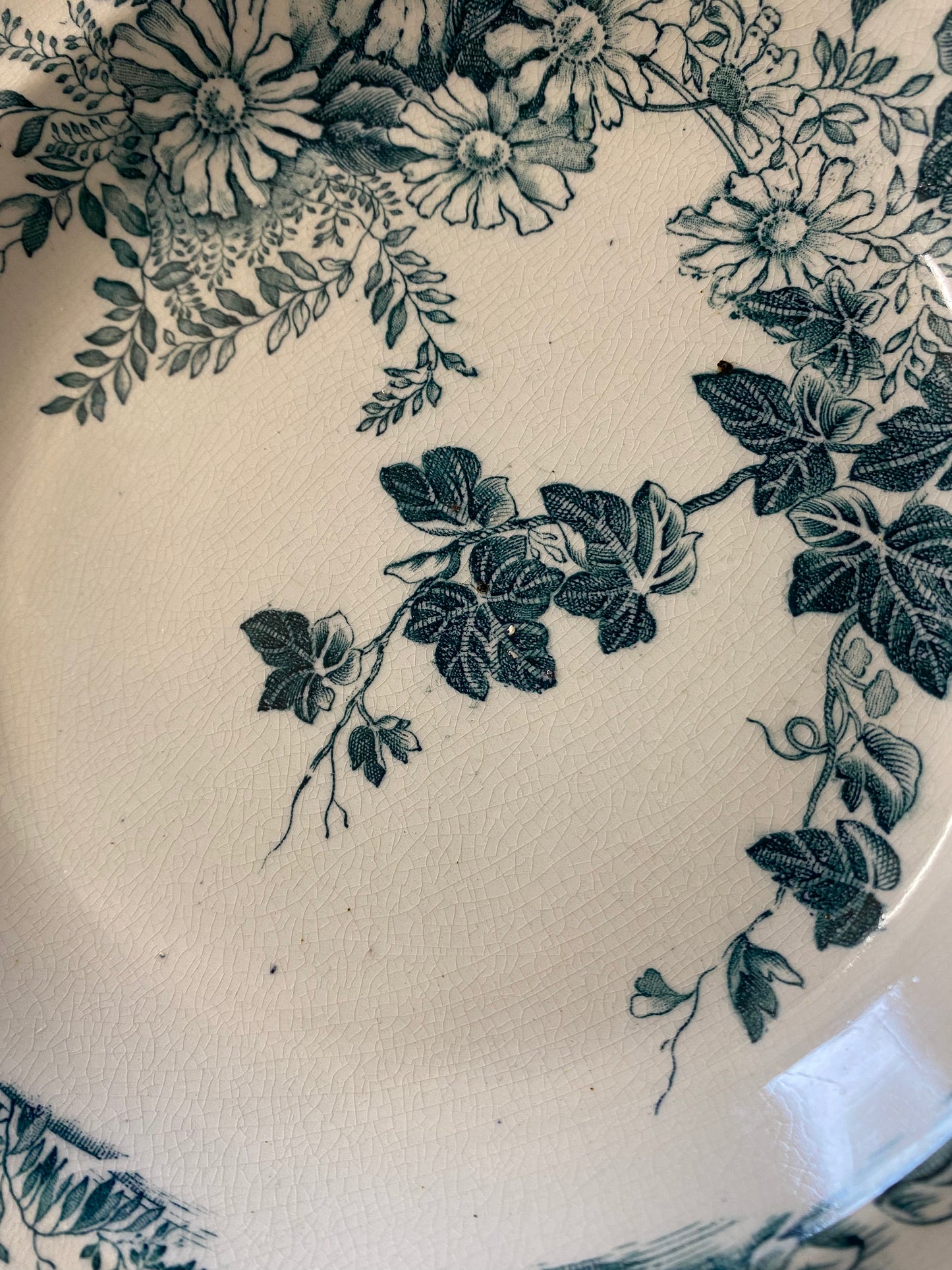 Grönvit tallrik - FLORA Gustafsberg