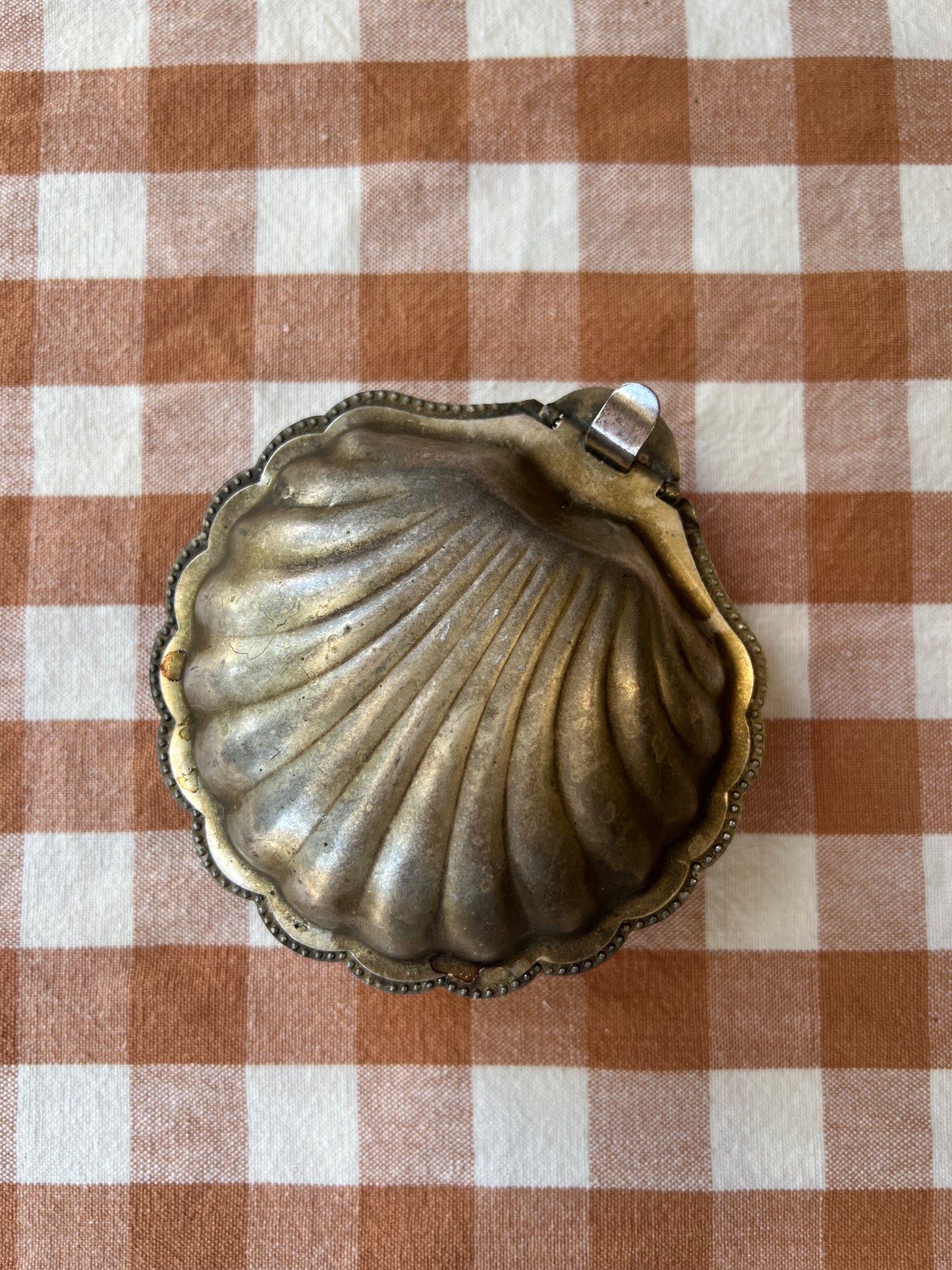 Snäckfat med lock och patina