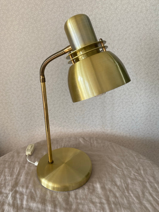 Bordslampa i mässing - fraktas nu!