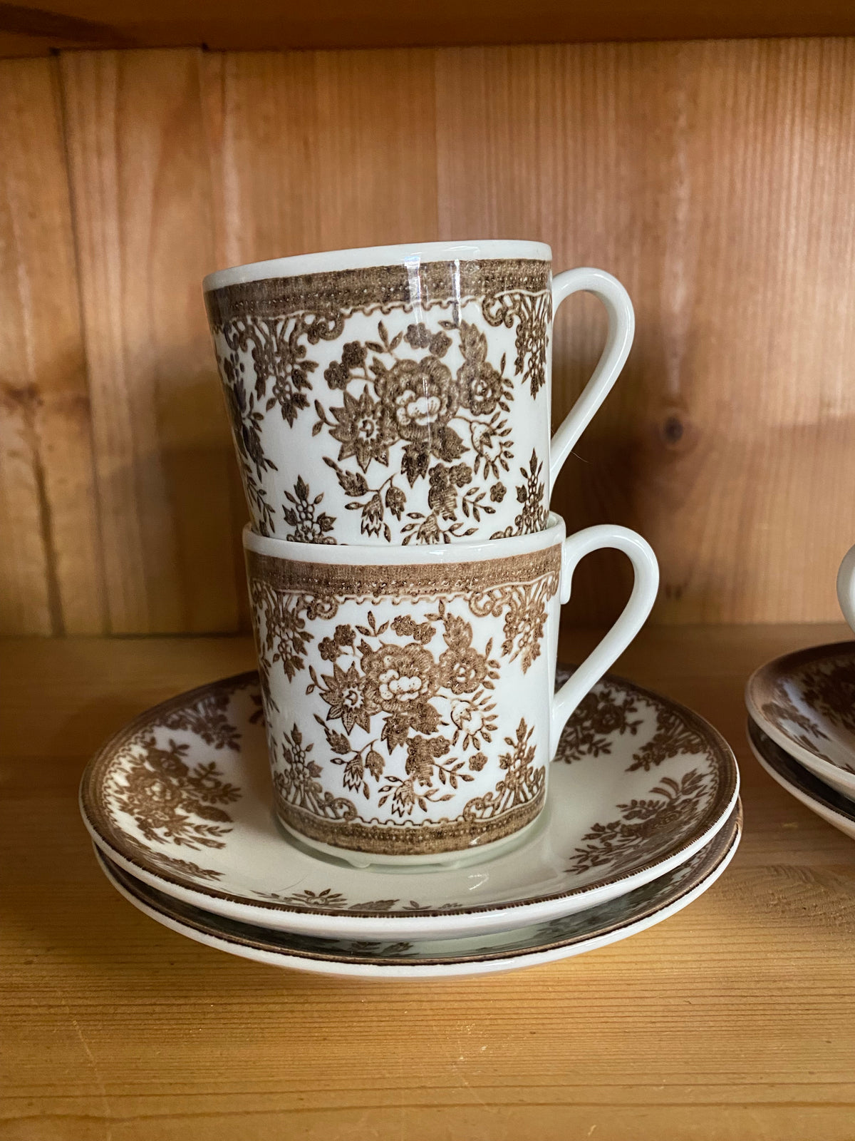 Fyra kaffekoppar med fat - brun FASAN Old Gustafsberg