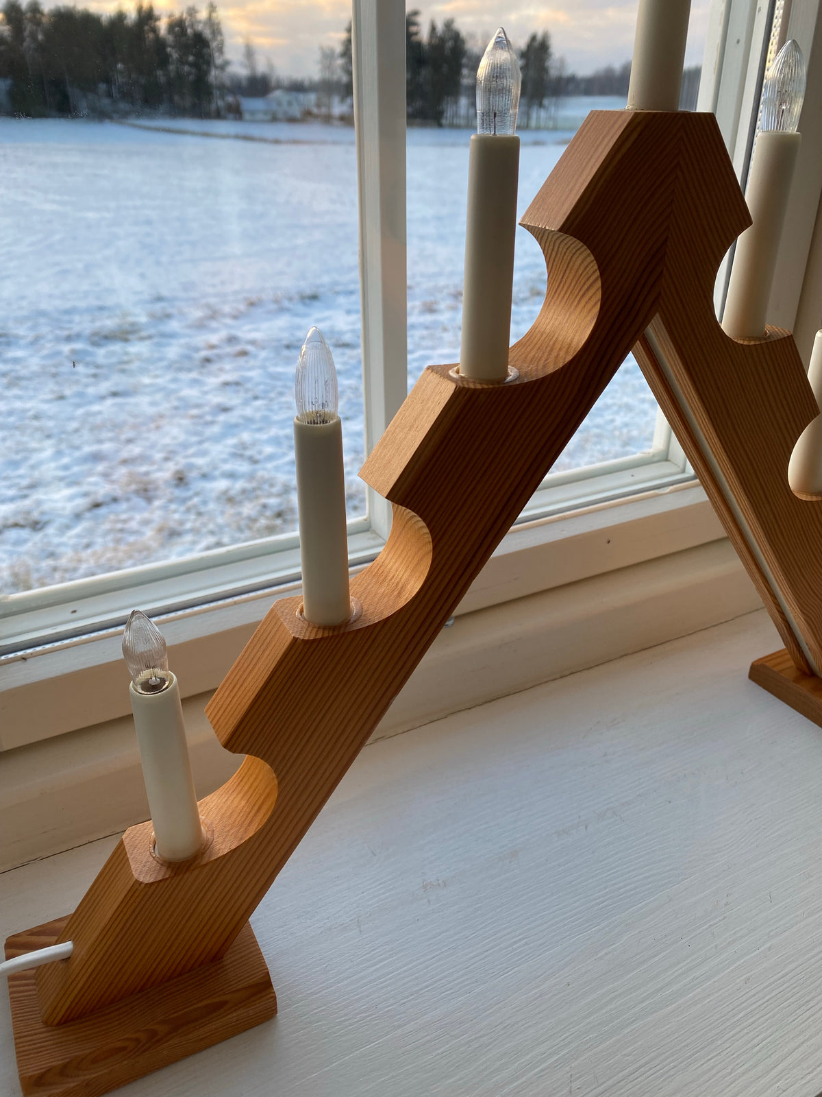 Vacker adventsljusstake i trä