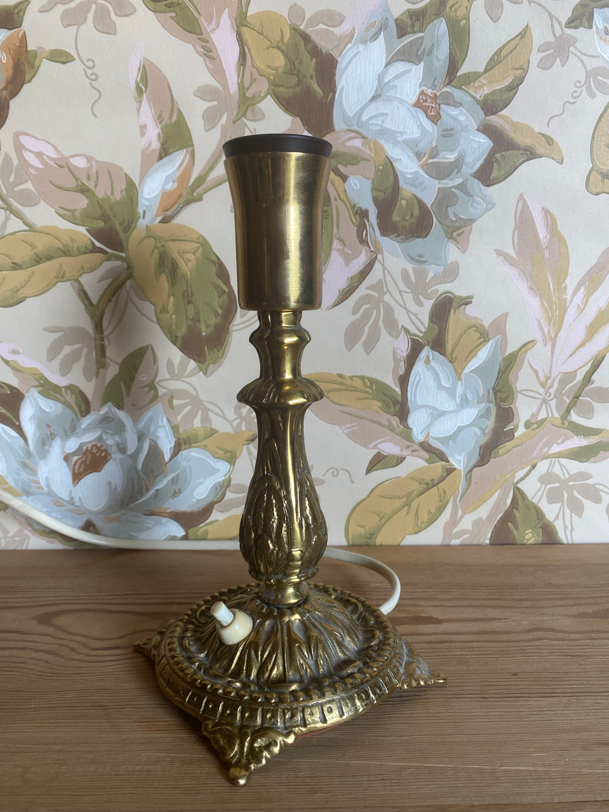 Bordslampa i mässing