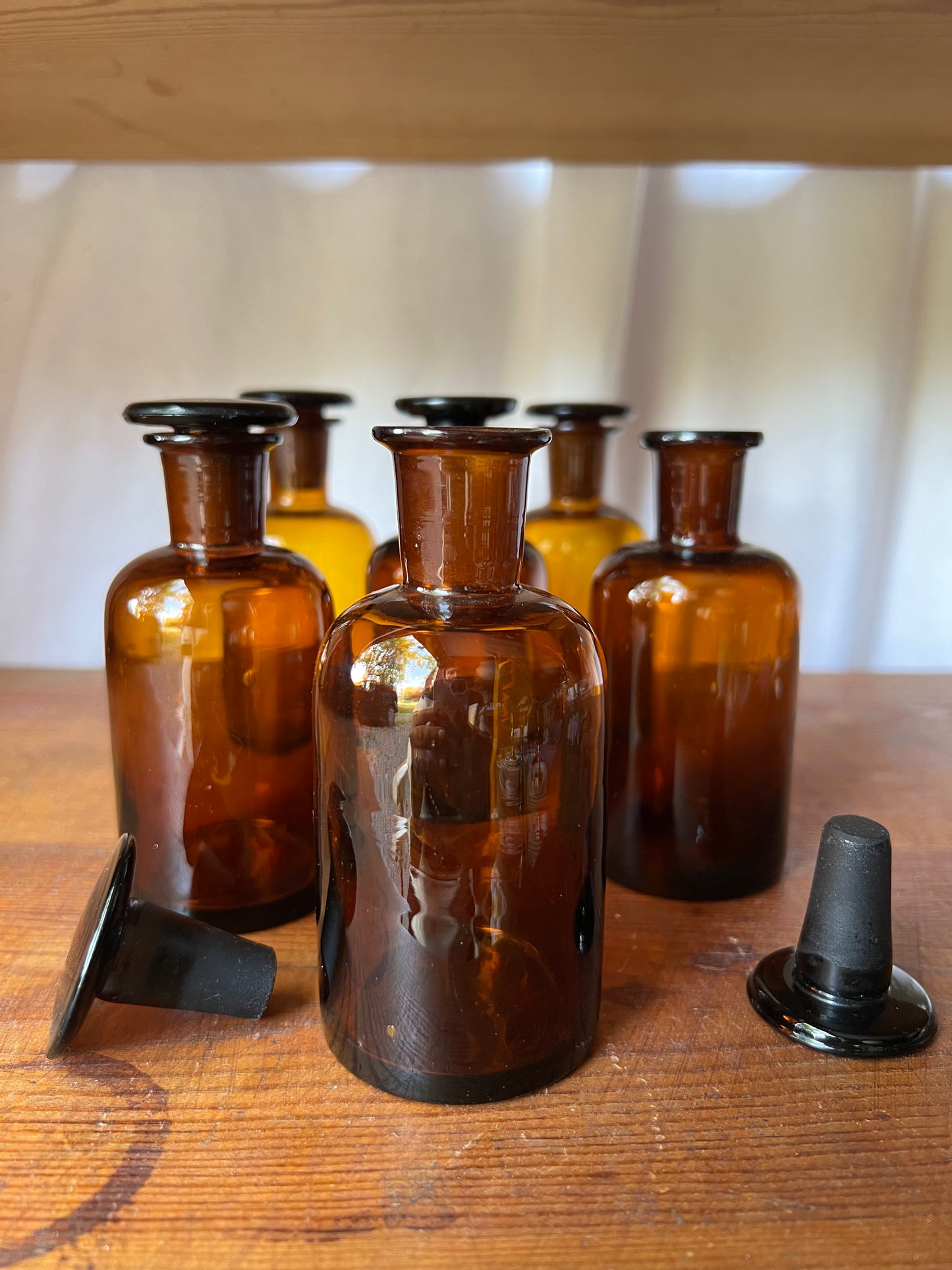 2st flaskor i brunt glas med kork