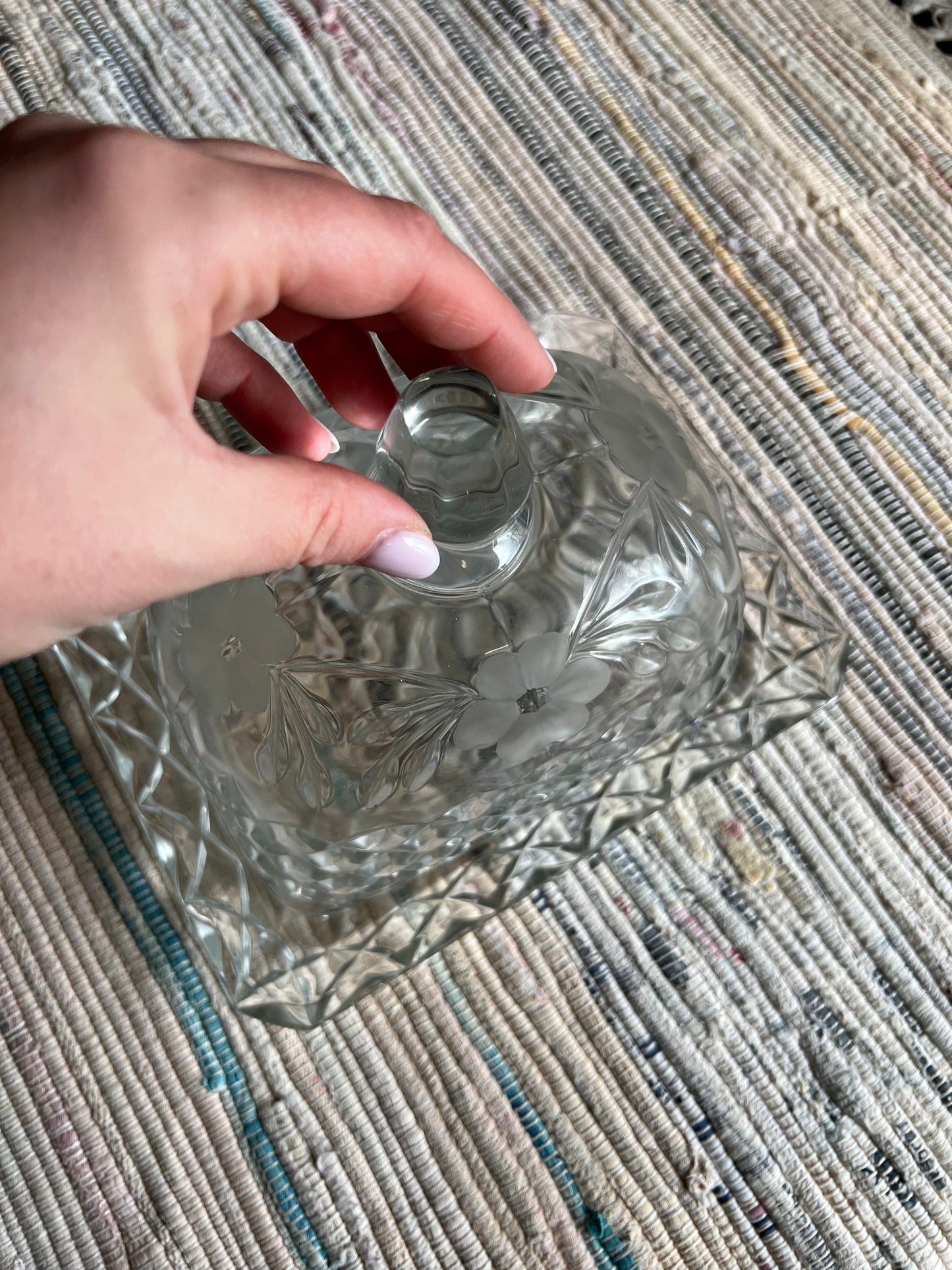 Maffig smörbytta / ostkupa med knopp