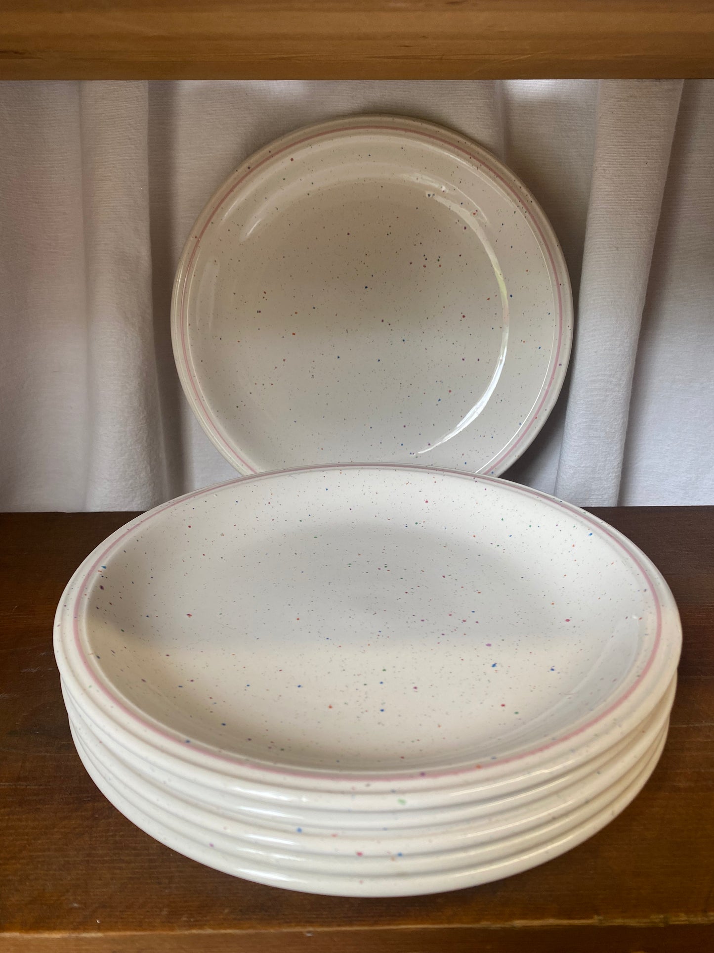 6st assietter med stänk i pastell - BARRATTS