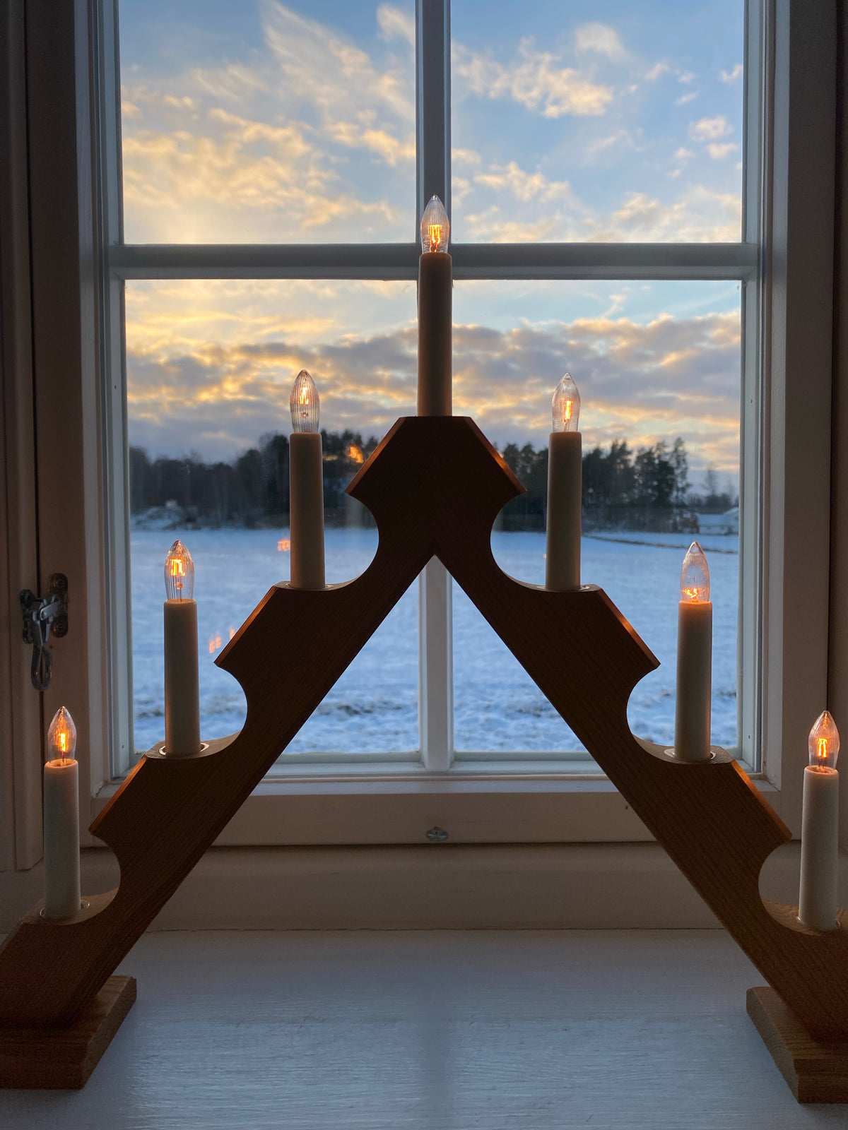 Vacker adventsljusstake i trä