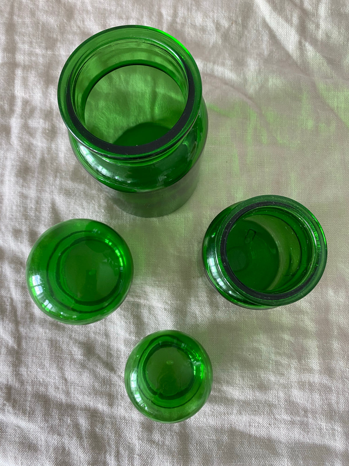 2st gröna "medicinflaskor"